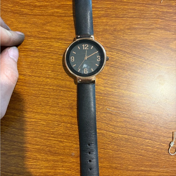 Black and Gold Watch needs battery - Picture 2 of 5